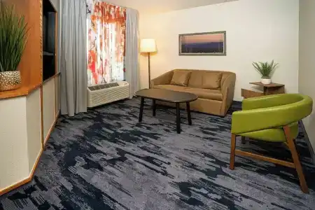 Fairfield Inn & Suites - 27