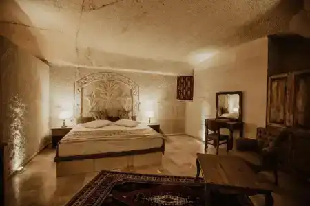 Alia Cave - 27