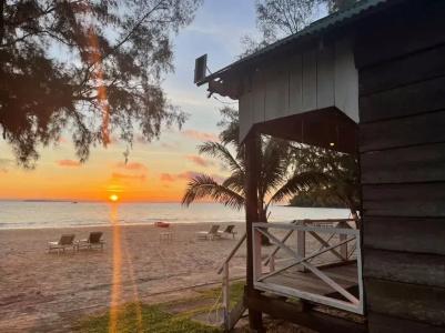 Sandy Beach Bungalows - 53