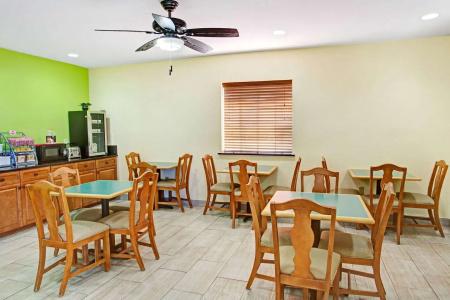 Ocean Breeze Inn - 17
