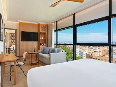 H10 Marina Barcelona - 4