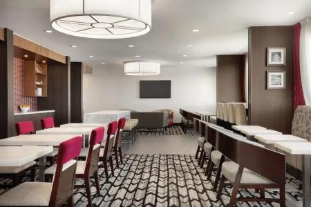 Doubletree by Hilton Airport, ON - 35