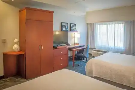 Courtyard by Marriott Downtown - 33