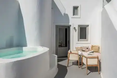Cocoon Suites - 106