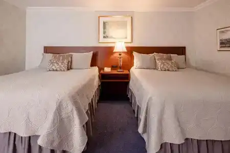 Red Coach Inn - 42
