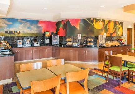 Fairfield Inn & Suites - 17