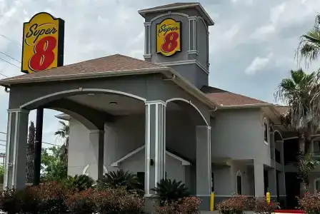 Super 8 by Wyndham Houston North I-45 - 45