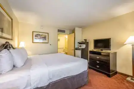 Clarion Inn & Suites Central Beach - 4