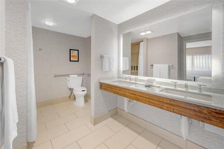 DoubleTree by Hilton City Center - 98