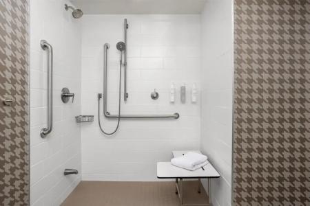 DoubleTree by Hilton - 20