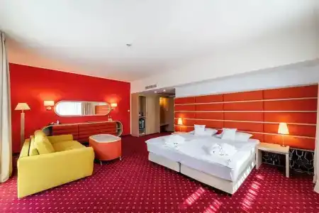 Grape Town -, Spa, Sport, Bowling, Squash, Restaurant - 60