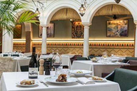 Palacio Solecio, a Small Luxury of the World - 27