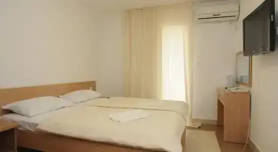 Anita - 3