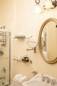Washington Square Inn - 86