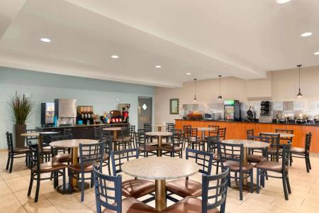 Best Western Plus Peppertree Airport Inn - 28