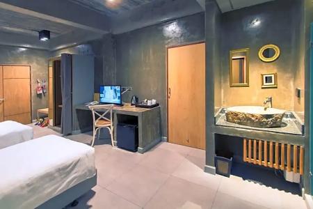 Kroque Boutique & Bistro - 33