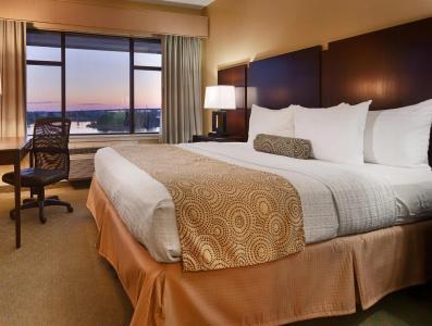 Best Western Plus Coastline Inn - 33