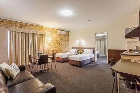 Highlander Motor Inn - 17
