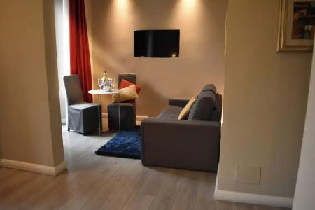 The Roman Empire Guesthouse - 105