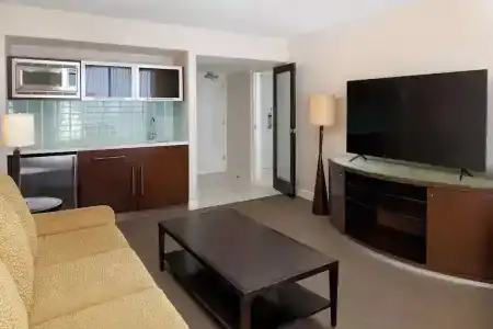 Hilton Waikiki Beach - 75