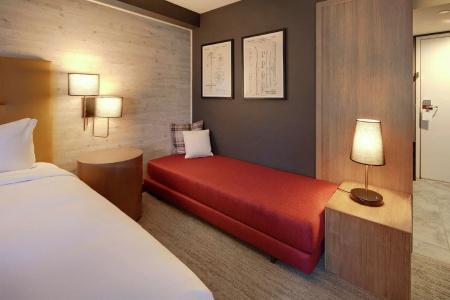 DoubleTree by Hilton - 40