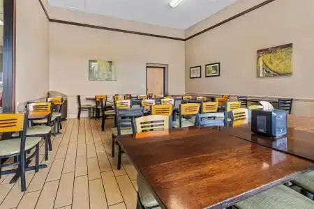Best Western Ambassador Inn & Suites - 19