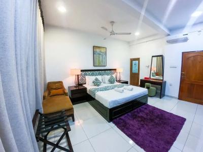 Romance Hills - 29