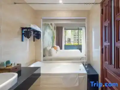 The Light & Spa - 74