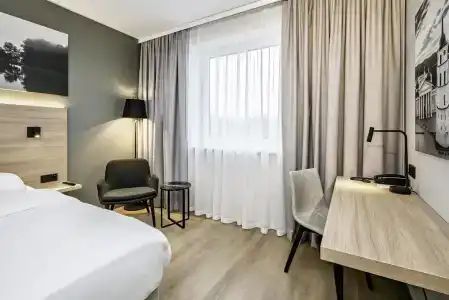 Park Inn by Radisson Vilnius Airport & Business Centre - 5