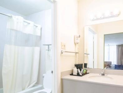 Rodeway Inn & Suites Southeast - 8
