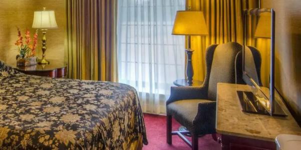 Red Coach Inn - 80