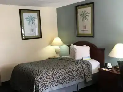 Days Inn by Wyndham Orlando Airport Florida Mall - 16
