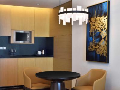 Hilton - 25