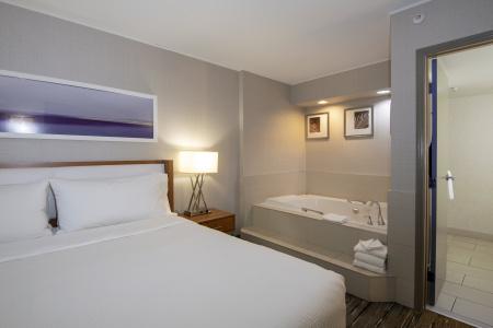 Rodeway Inn & Suites - 2