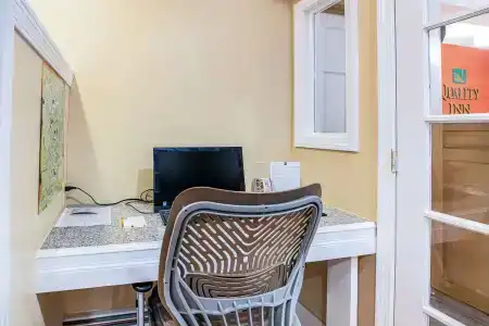 Quality Inn - 17