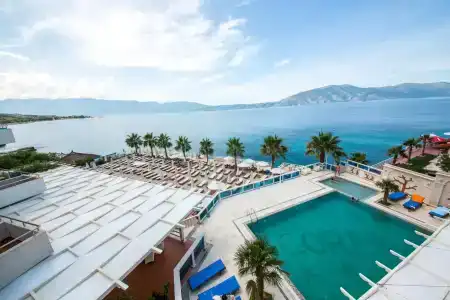 Coral & Resort - 7