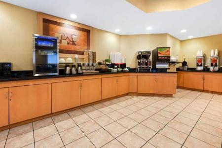 La Quinta Inn by Wyndham Ft. Lauderdale Northeast - 17