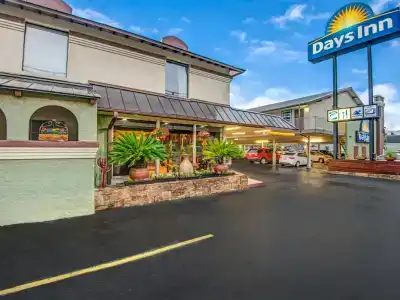 Days Inn by Wyndham Austin/University/Downtown - 0