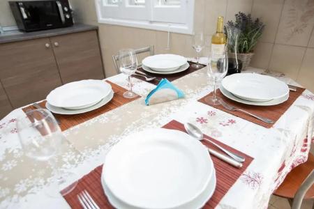 Laila's Cozy Garden House & Studio - 15