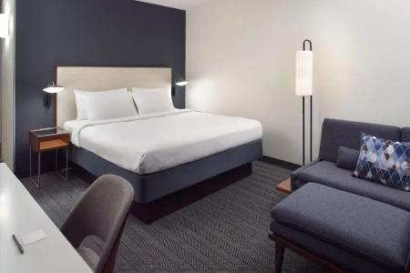 Courtyard by Marriott Broadway - 35