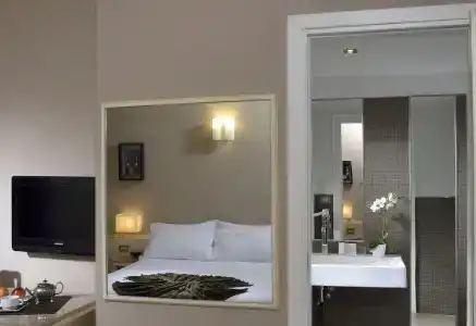 Metropolitan - 6