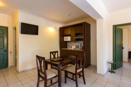Trefon  and Family Suites - 81