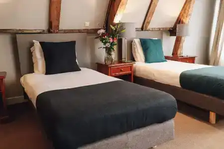 Corner House - 17