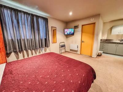 Bealey Avenue - 83
