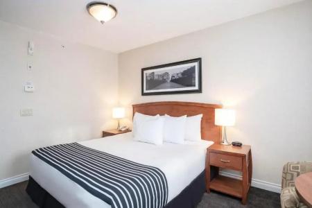 Sandman & Suites West - 44