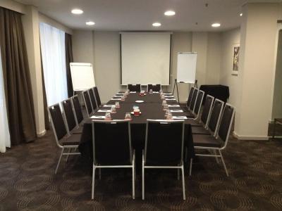Rydges - 16
