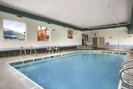 Super 8 by Wyndham BC - 8