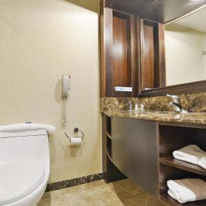 Woodbine & Suites - 20
