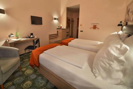 Ramada Airport Prague - 5
