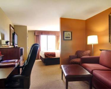 Comfort Suites West - 37